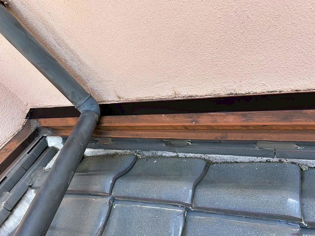 名古屋市名東区｜瓦屋根の雨漏り調査！雨押え板金増設で解決しました